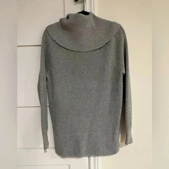 MICHAEL KORS Gray Waffle Knit Sweater Cowl Turtleneck Pullover Size Medium EUC - Picture 3 of 3